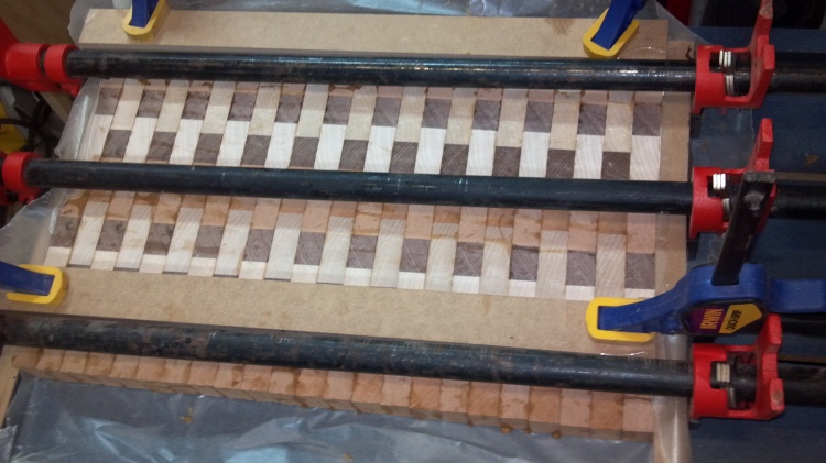 ning-cuttingboardclamped-20836-66.jpg?wi