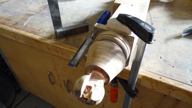ning-repairingleg4-21078-93.jpg?width=75