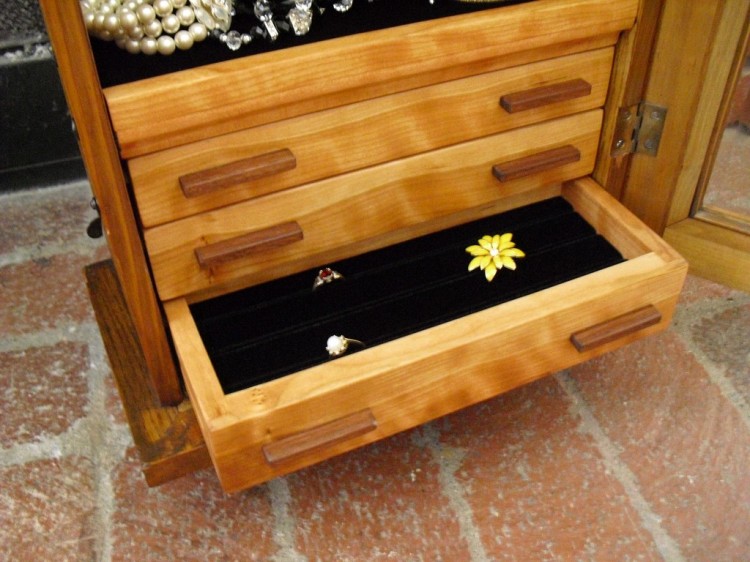 ning-yugoslavclockcasejewelrycase-43841-