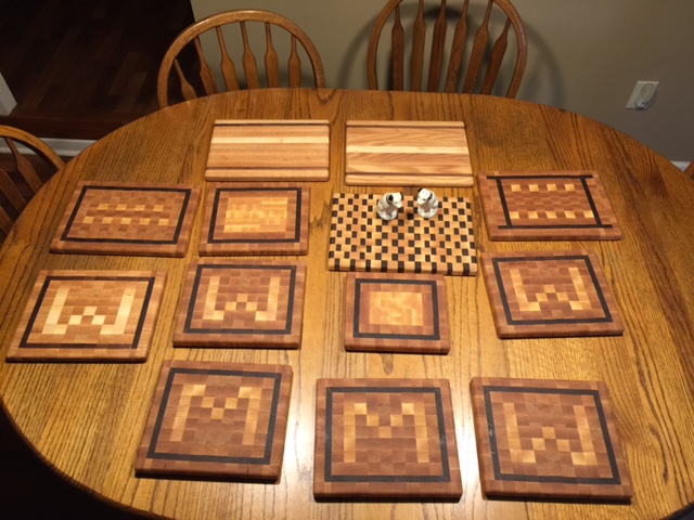 http://www.routerforums.com/attachments/show-n-tell/171385d1450446047-i-made-few-cutting-boards-christmas-cutting-boards.jpg