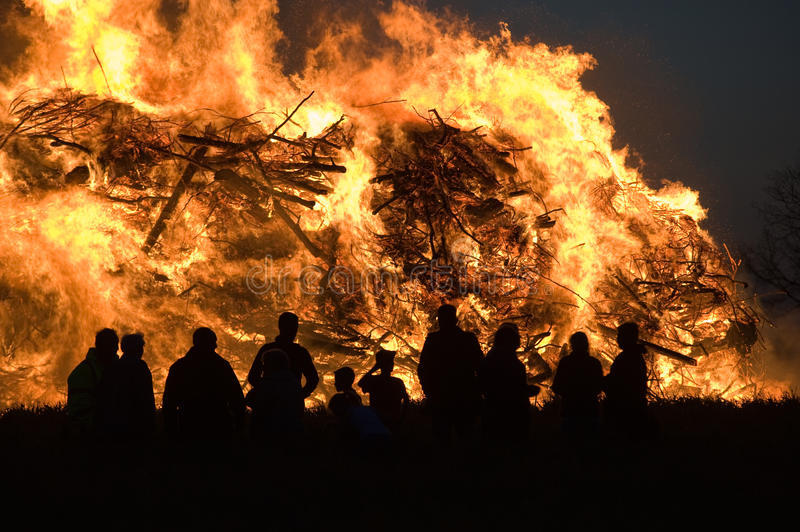 huge-bonfire-easter-people-watching-trad