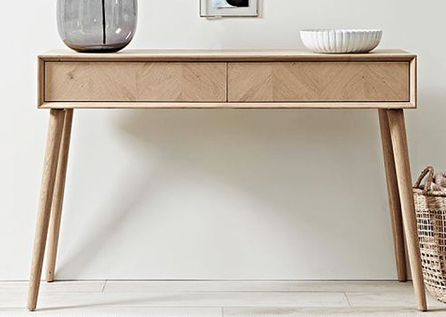 Jes-Entry-Table.jpg