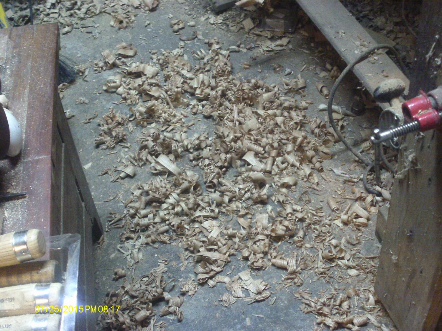 messy_floor.thumb.JPG.6e5d6f809306523fc8