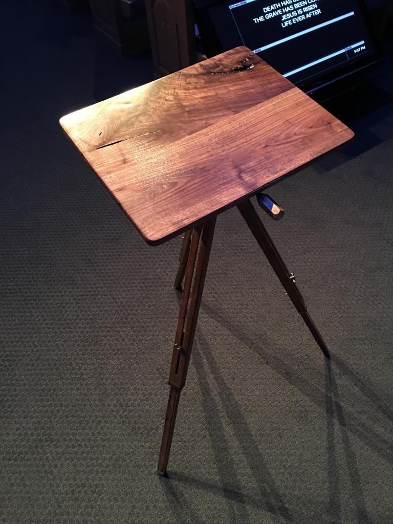 Walnut_Surveyor_Lectern_1.thumb.jpg.7e0e