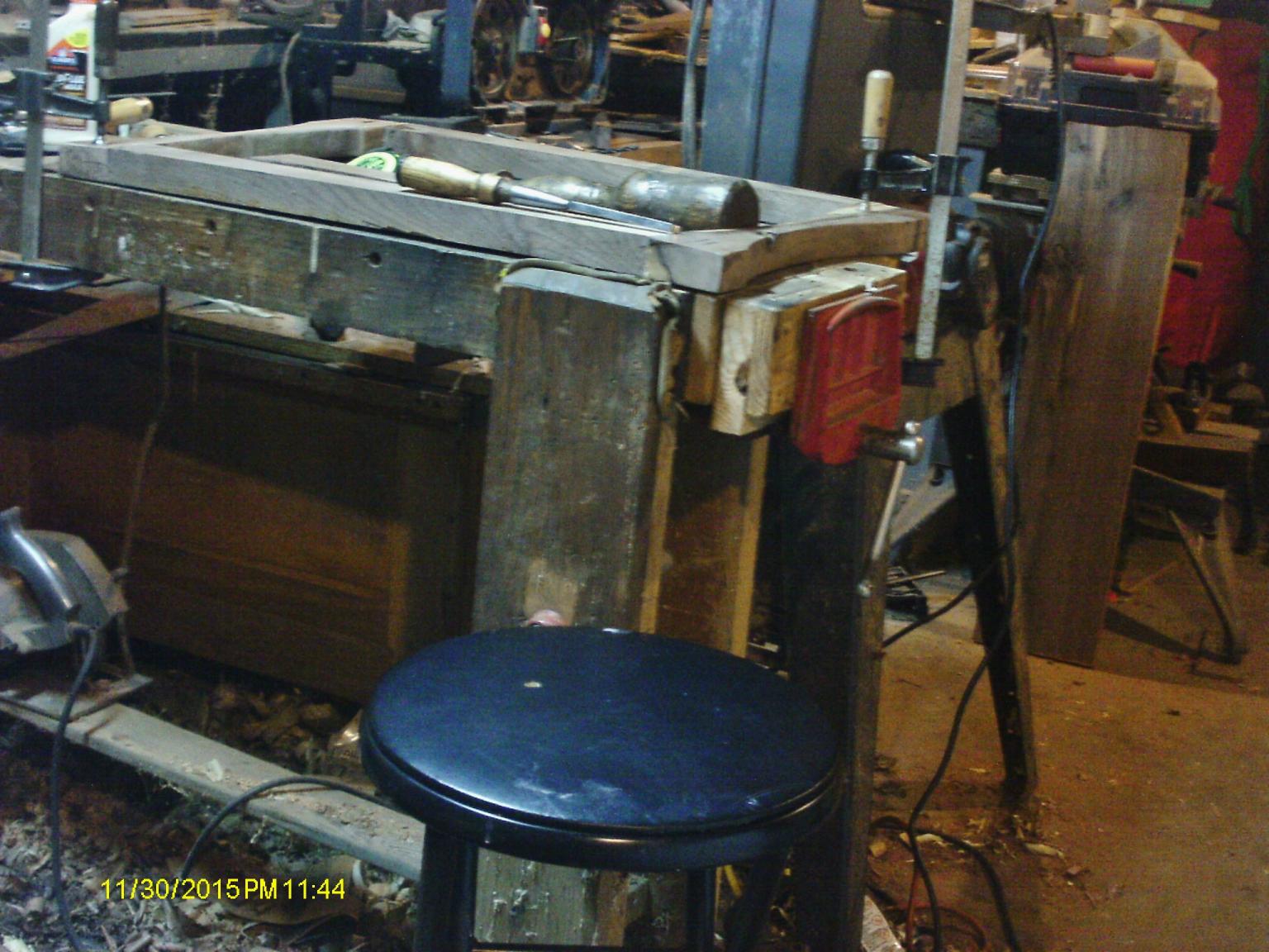 565d334a96ea9_stoolatbench.thumb.JPG.e27