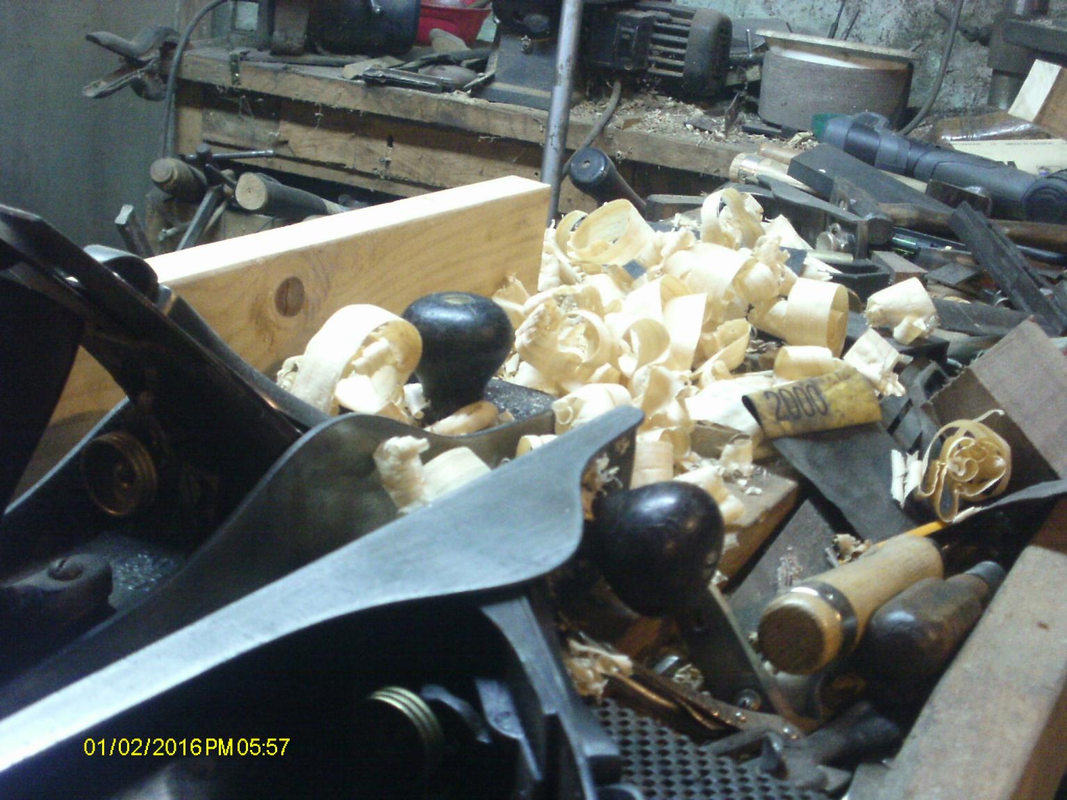 56888ee10be88_messybench.thumb.JPG.f5fa6