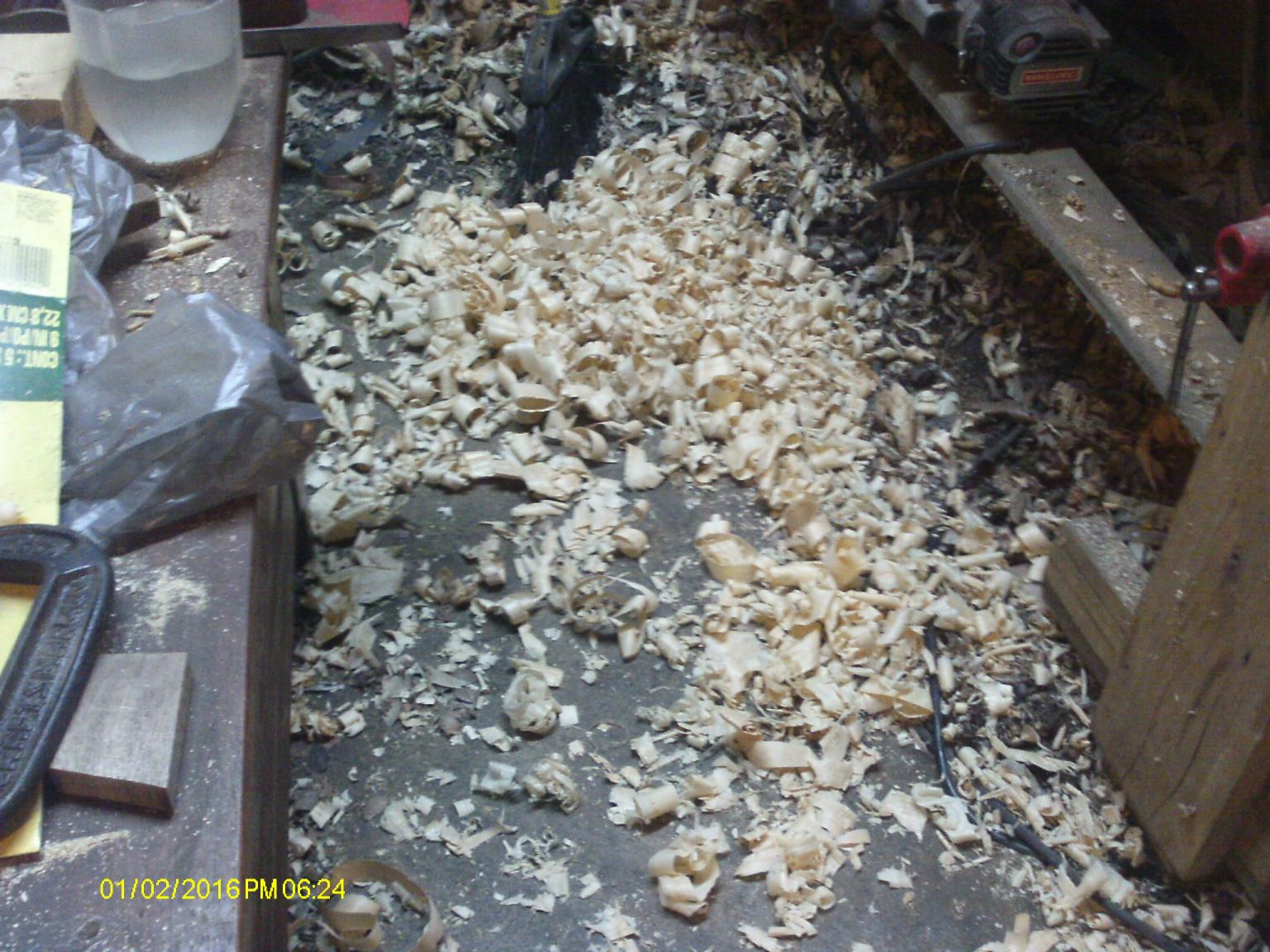 56889060901f4_messyfloor.thumb.JPG.39909