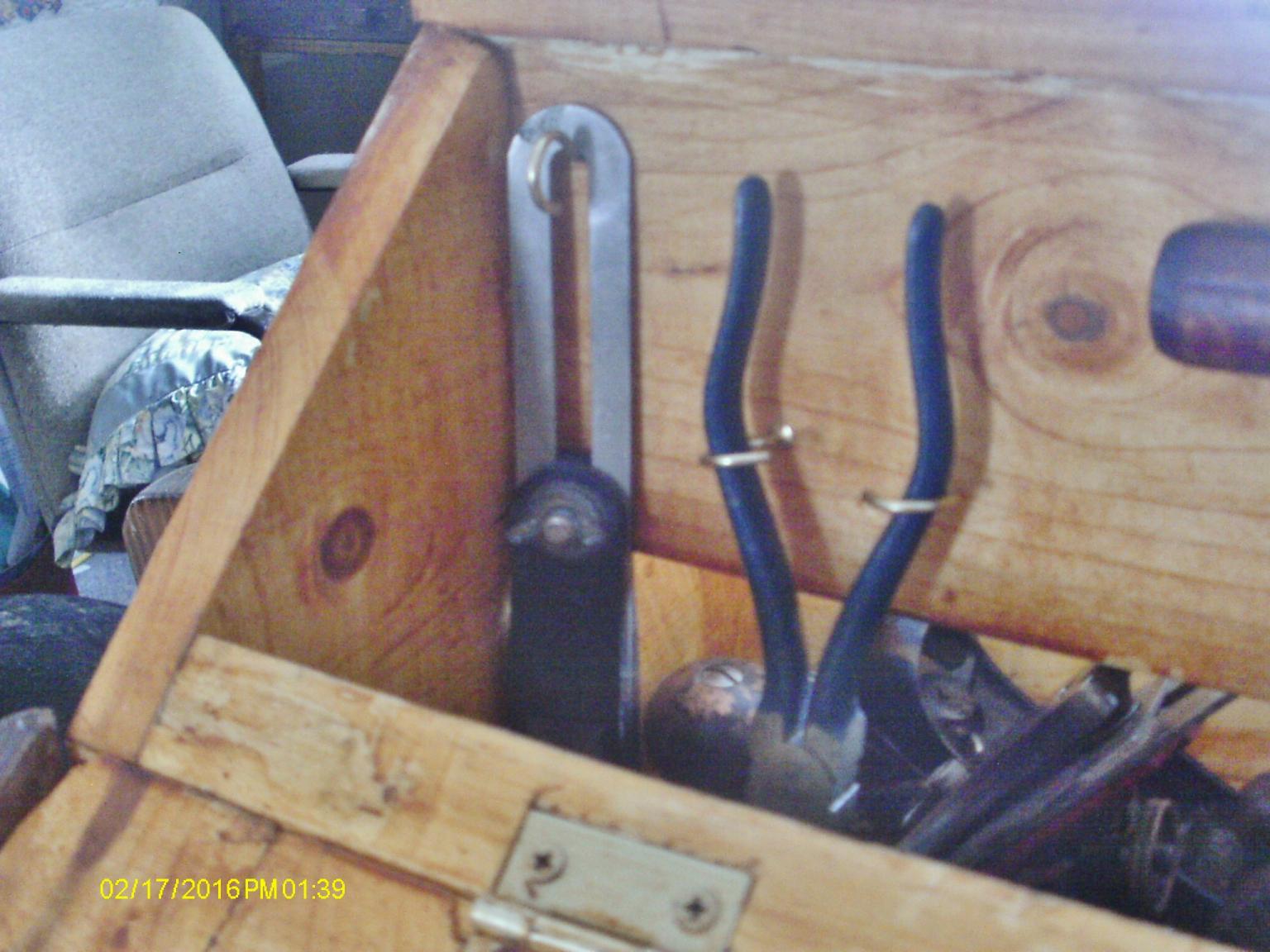 56c5539b811af_plierhanger.thumb.JPG.c04e