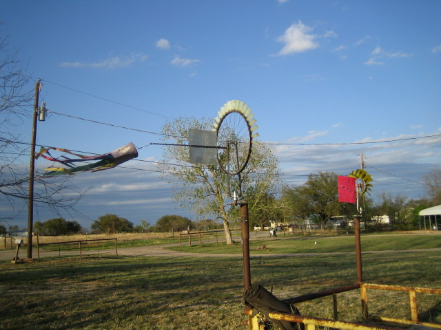 windsock on bicycle wheel 003.JPG