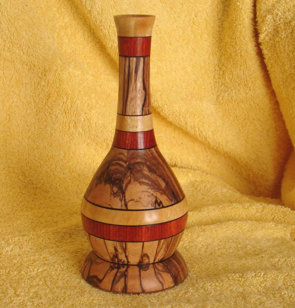 Ringed vase 006.jpg