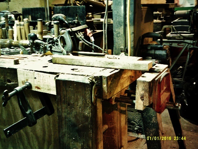 wood work bench.jpg