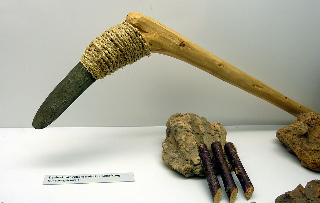 KM_-_Jungsteinzeit_Dechsel.jpg