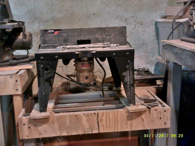 58ecfcb733b16_routertable.JPG.32a4faf8a06e9abf67f29b547aa2ae8f.JPG