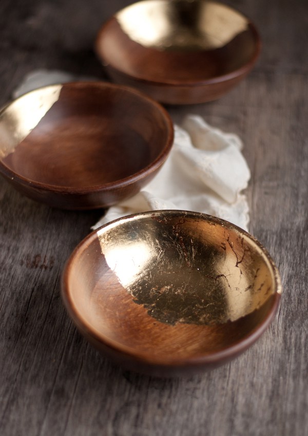 Wooden-Bowls-with-Gold-Leaf-1.jpg.6a54b4d825201fac27198db4798e5a8e.jpg