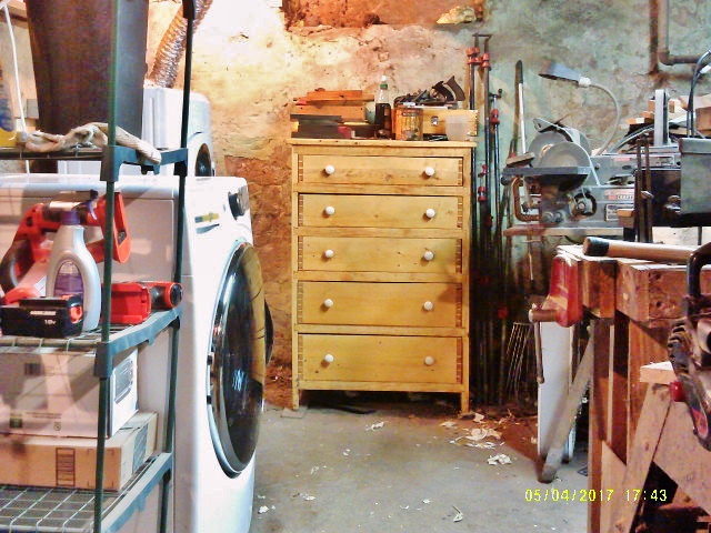 dresser.JPG.35119061f9566b0523fd4efbab55a968.JPG