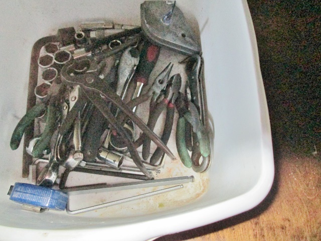 593087f6189b4_messytools.jpg.7f5ed241a0f6d6fd8268c5a749155a30.jpg