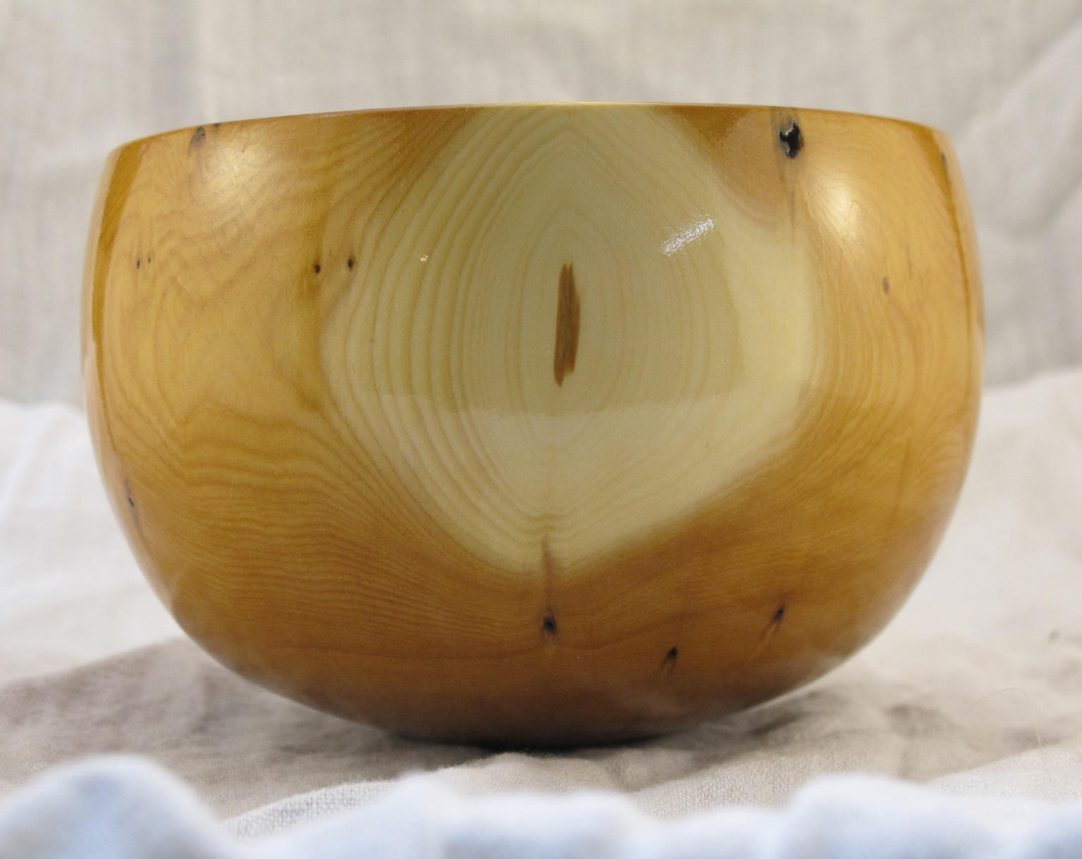 bowl.thumb.jpg.92bd21c1103ab12895612d545bef7b87.jpg