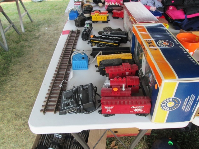 trains.jpg.79e28d40cba1113f78eb9cd190a65c47.jpg
