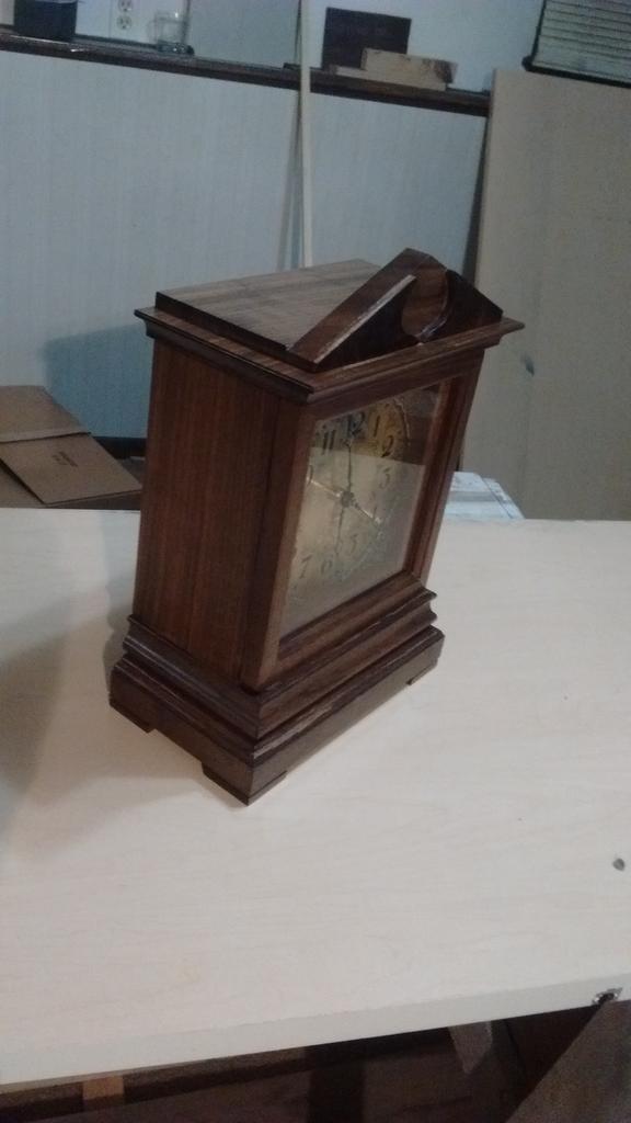 5a50145ecc5e5_mantleclockside.jpg.8d2cf7c4fc66f3bd7c7b96aa4c265dbd.jpg
