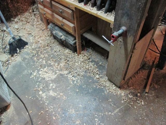 5a652fae257c0_messyfloor.jpg.70a707f44bd38831f12b432b5c81a50b.jpg