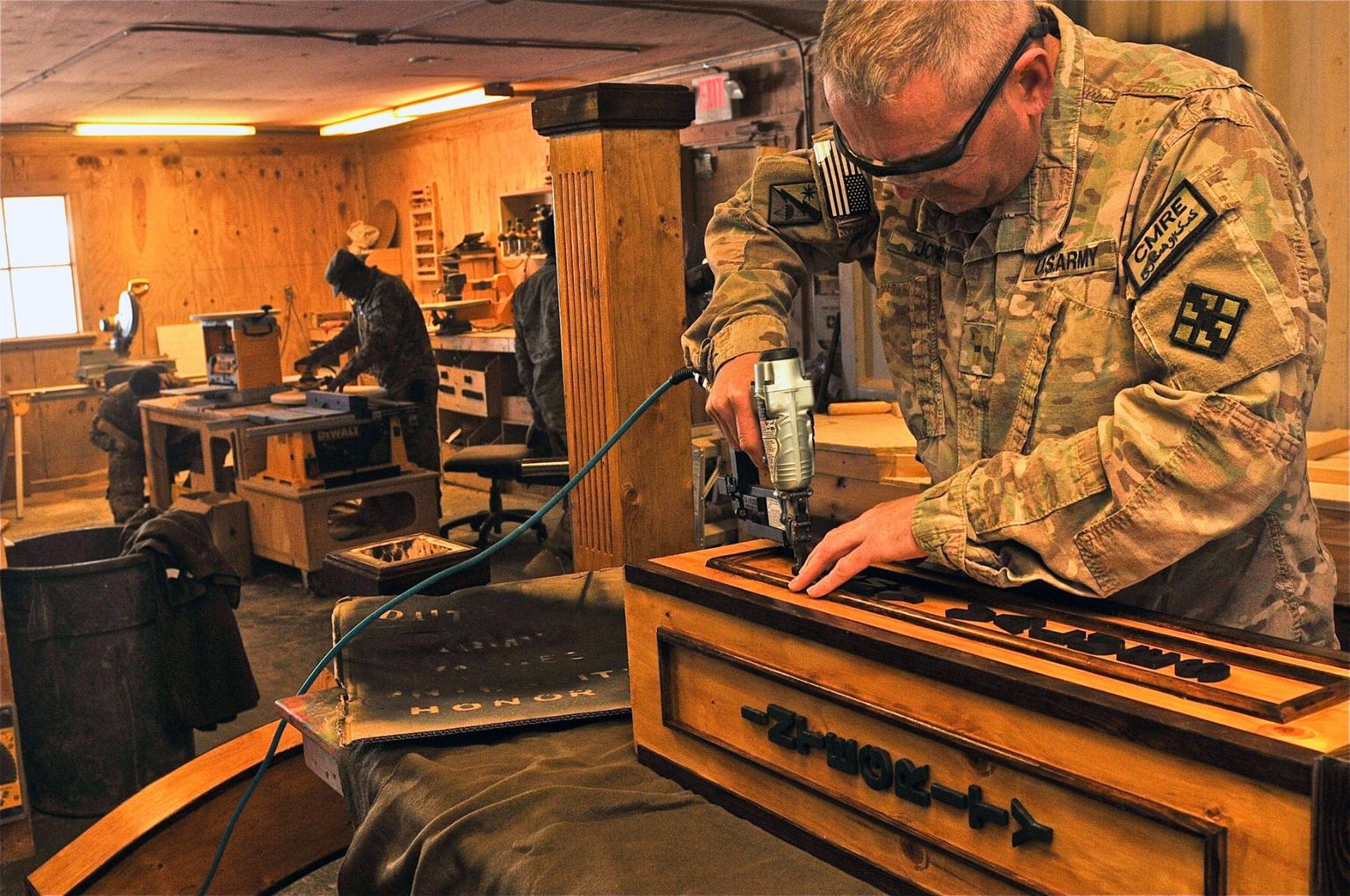 us_soldiers_woodworking.jpg