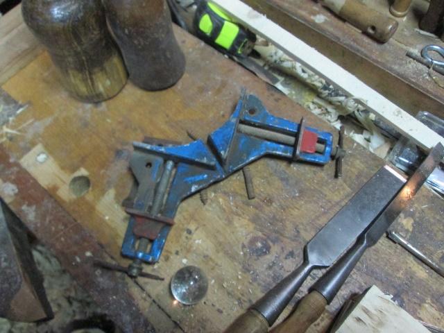 5ac667ebeedf5_fancyclamp.jpg.3365e4ba99508ef96f4b2694267aee68.jpg