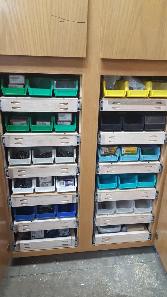 HardwareCabinet.jpg.f8452fdf2ba863a110052433bd130738.jpg