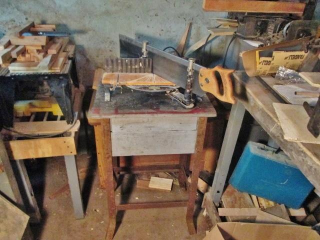 1251719552_mitreboxstand.jpg.6c95ec8d9ae0bf0a10212a1284df09ed.jpg