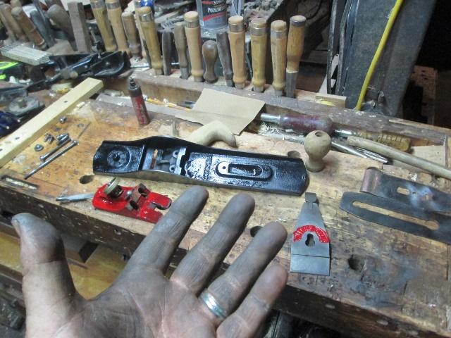 1452096557_redpaintdirtyhand.jpg.2005ce8ddf0bce5461f5606be3213a5a.jpg