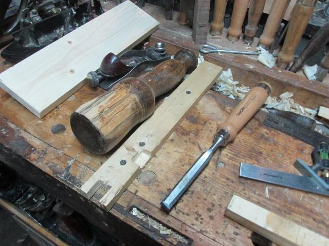 2078155692_malletandchisel.jpg.9216a8b49286fe2d5bb5d75942500900.jpg