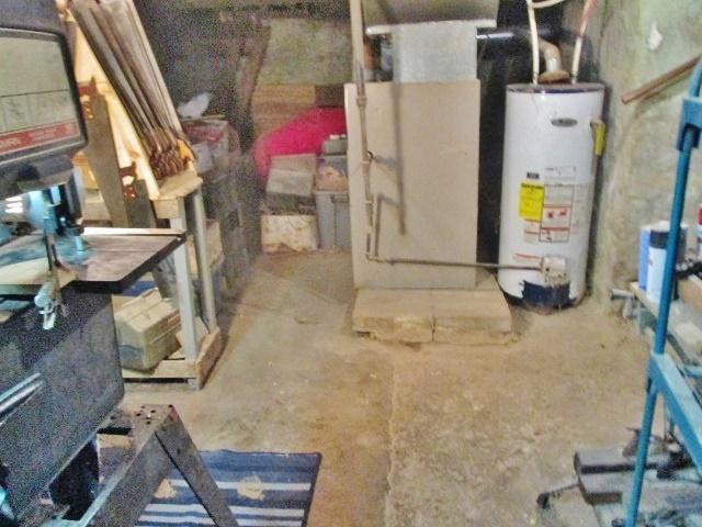 469247630_cleanedout.jpg.4bd951d7630b1d36bf6d4e33dc0a3e4a.jpg