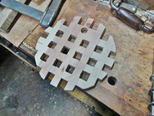trivet.jpg.dd574728d53555afcb797a4eff2c9cf3.jpg