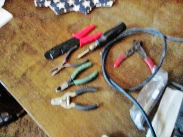 1294159537_handtools.jpg.352cfe4b54d0833140b84b2fbf10a3e2.jpg