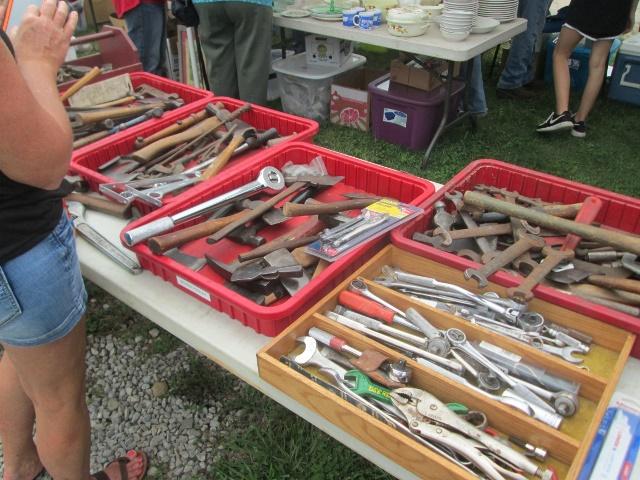1063141595_handtools.jpg.39465666fb8d4438d4f72fe99f73bd87.jpg