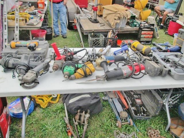 1270181683_powertooltable.jpg.0a5b182ec800a9b9daebe8105be9879e.jpg