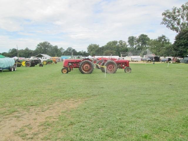 637311944_moretractors.jpg.f980abae86fbea046a424cbec47b1c63.jpg