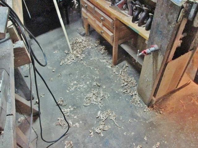 shavings.jpg.0d7fac46ecfa75171f21ac9eb7b7ea48.jpg