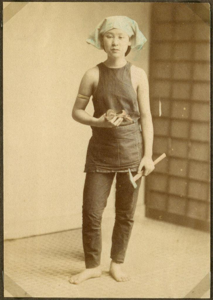 Woman,_worker,_Japan.jpg