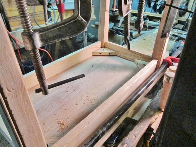 1086043762_firsttwoscrews.jpg.a7b1c34e469a6caba4e123d8cbc1a762.jpg