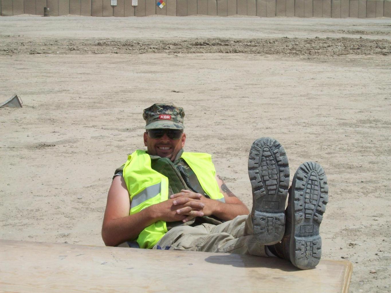 Michaels Desk in Iraq 1.JPG