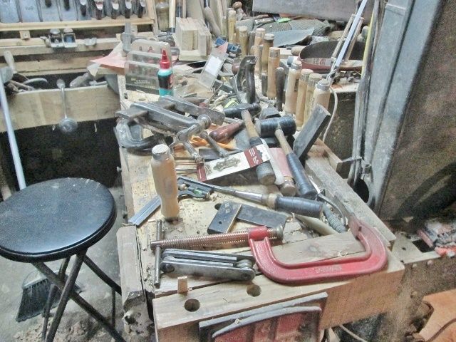 866430619_messybench.jpg.4f7e8c1873dcabeb9fcff0b6387568aa.jpg
