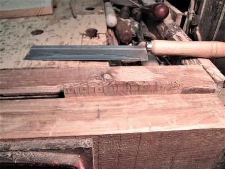 1062522001_AshBox2dovetailsawpins.JPG.3650357101afb1060c2f2d35faca24d6.JPG
