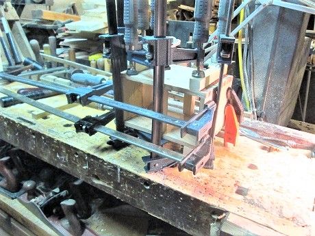 726742588_AshBox2restoftheclamps.JPG.8b40fab2d2a0b79996f6ce186808316e.JPG