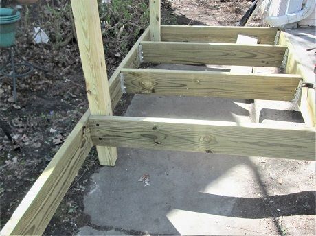 1333429527_PorchProjectmorepostsandjoists.JPG.9f453dab1345573e4954f0a5c4f740fb.JPG