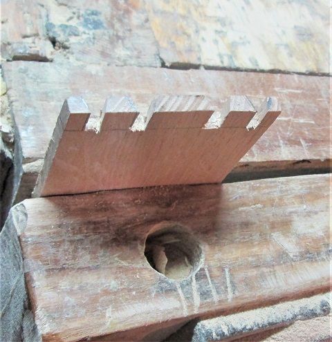 1677088088_AshTote2dovetailpins.JPG.e5d837699e0e96d86f002aec3f9c50eb.JPG
