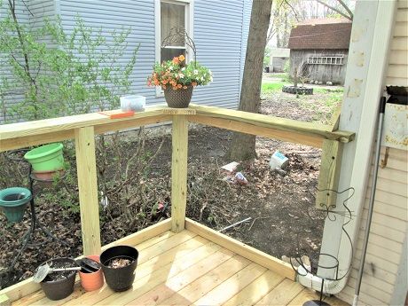 692875689_PorchProjectbackcornerbrace.JPG.c0f09e755b861ea163268753b286bb84.JPG