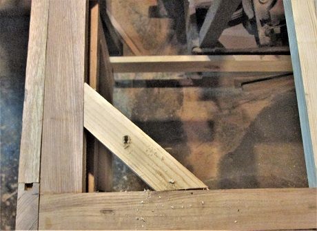 1441297052_Computerdesktopslottedholes.JPG.8a7f3c2801d84787749e68c43ee0e5c9.JPG