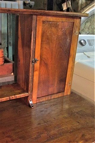 1527572081_ComputerDeskHutchdoorlatchandhinges.JPG.da03f684d307c2c974ad9b831fd45647.JPG