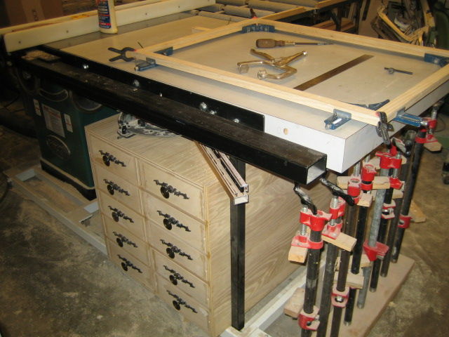 156857517_drawers30incheslongcanpulloutfromeitherendhandy.jpg.a514cb9477f1bda19f6c556ea8a484e6.jpg