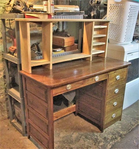 1944875730_ComputerDeskHutchoutoftheclamps.JPG.34c4dc34eb85ad1cbb42438e3f21ad59.JPG